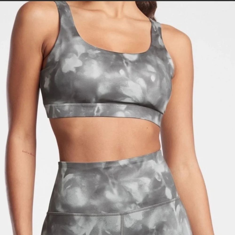 Athleta Exhale Printed sports bra low impact in Serene Metropolis Gray S - Picture 2 of 4